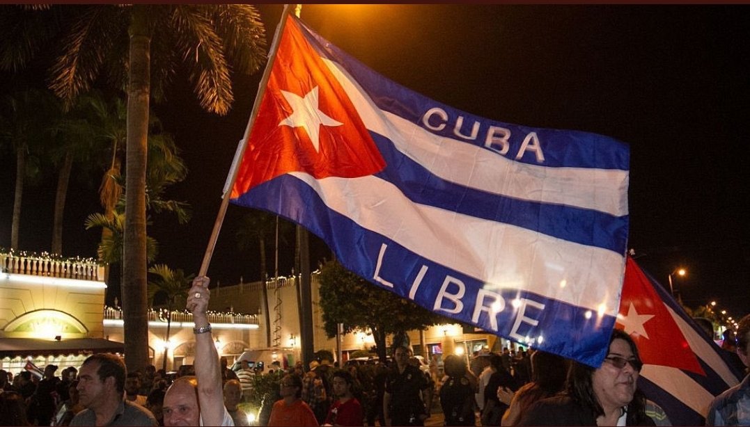 Miles de cubanos toman las calles contra el Gobierno
