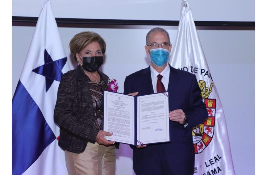  Alcalde Fábregas distingue a la diputada Mayín Correa, Huésped de Honor