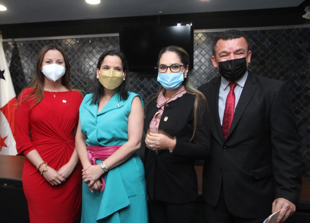 Aprueban en primer debate proyecto de ley sobre protección a la niñez