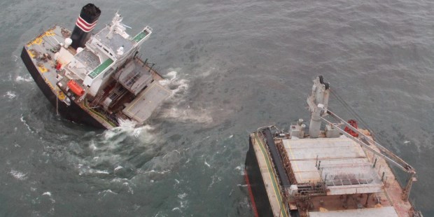  Autoridades siguen investigando encallamiento de la nave Crimson Polaris