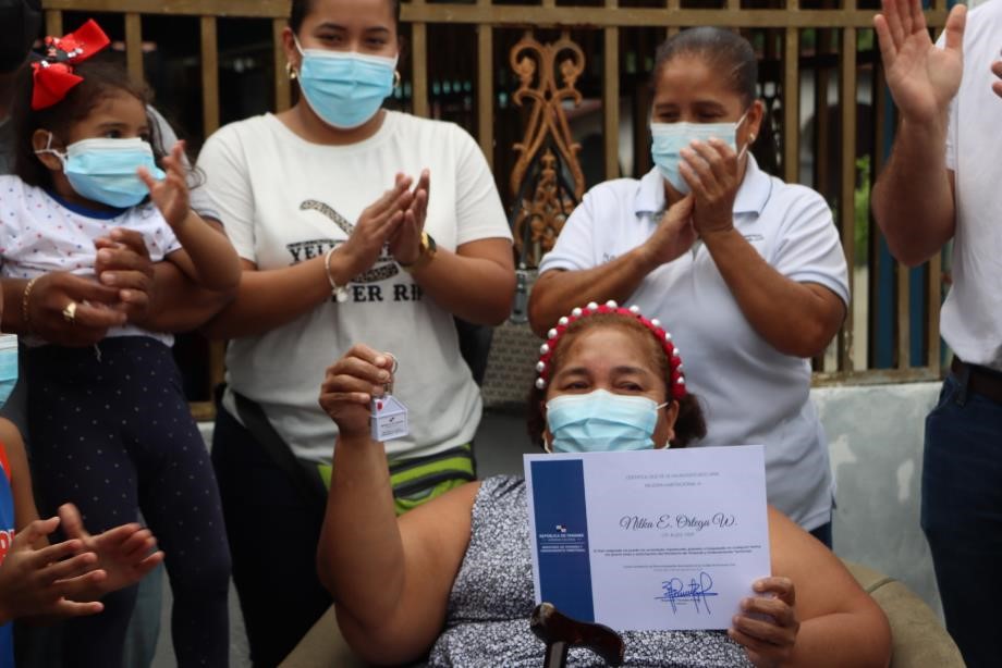 Entregan vivienda a familia afectada por incendio, Miviot dice presente