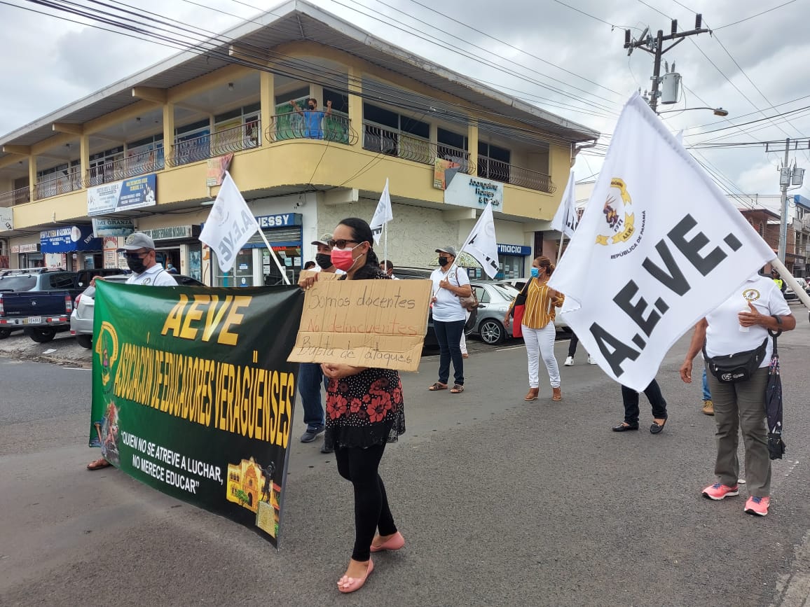 La AEVE pide al MEDUCA garantizar salud de los docentes