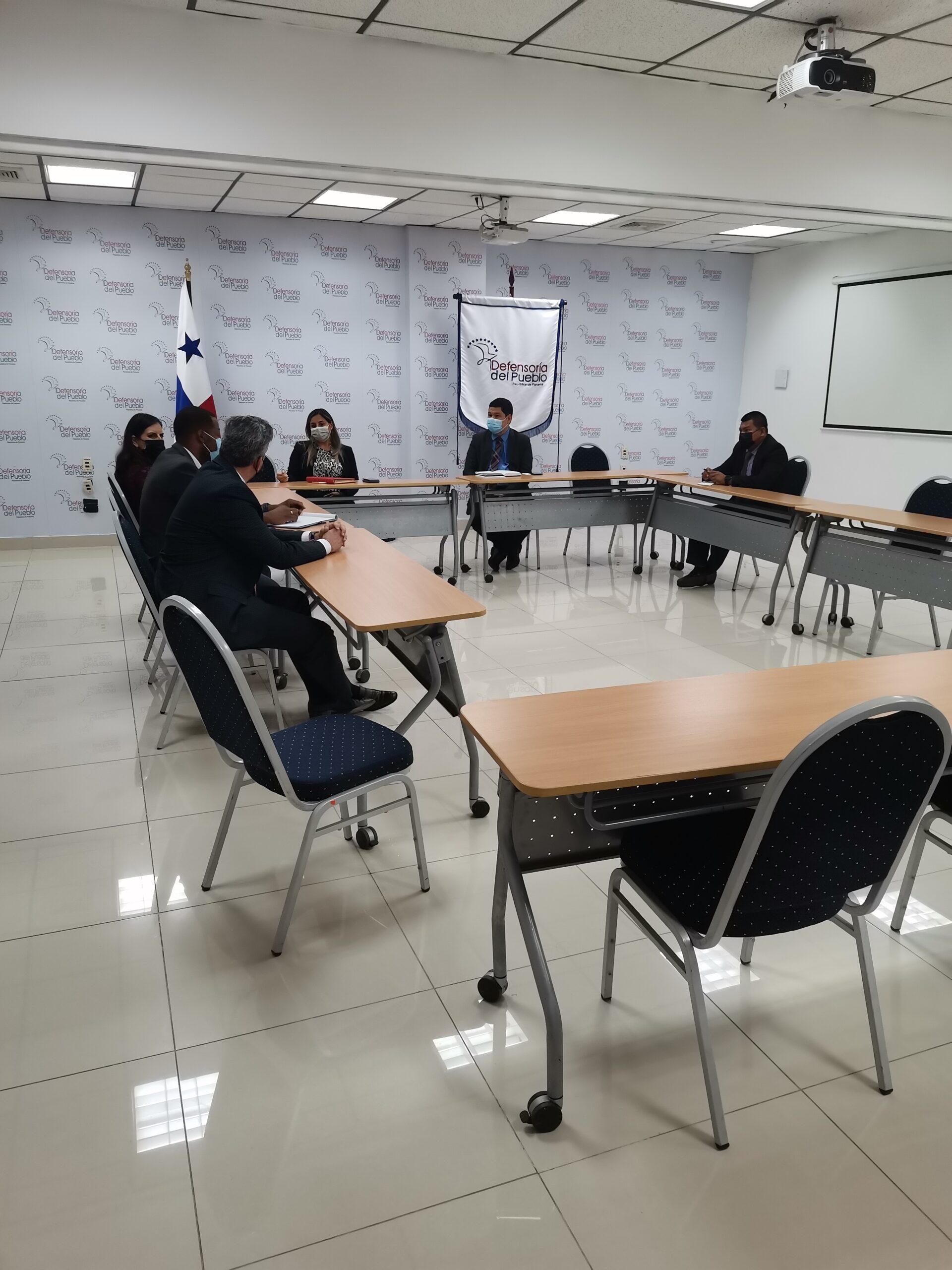 Defensoría del Pueblo coordina estrategia para la protección de los niños