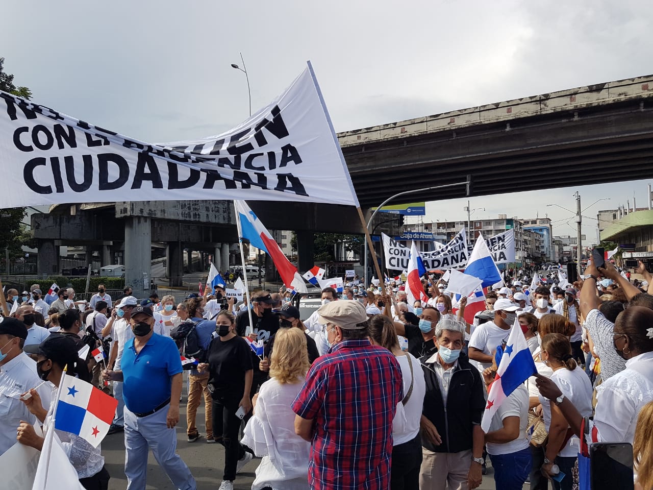 Presidente del CD participa en vigilia cívica que rechaza reformas electorales