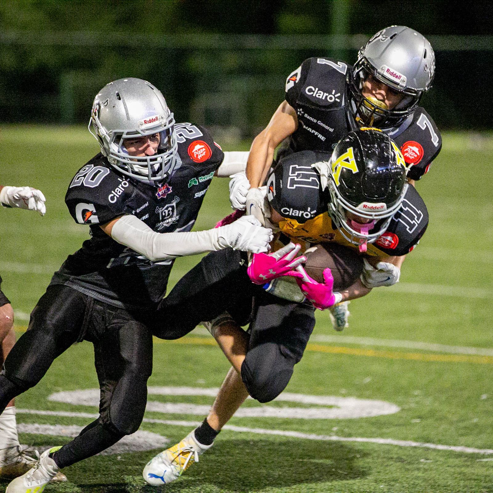 Raiders y Owls por supremacía Juvenil del Football Americano Kiwanis 