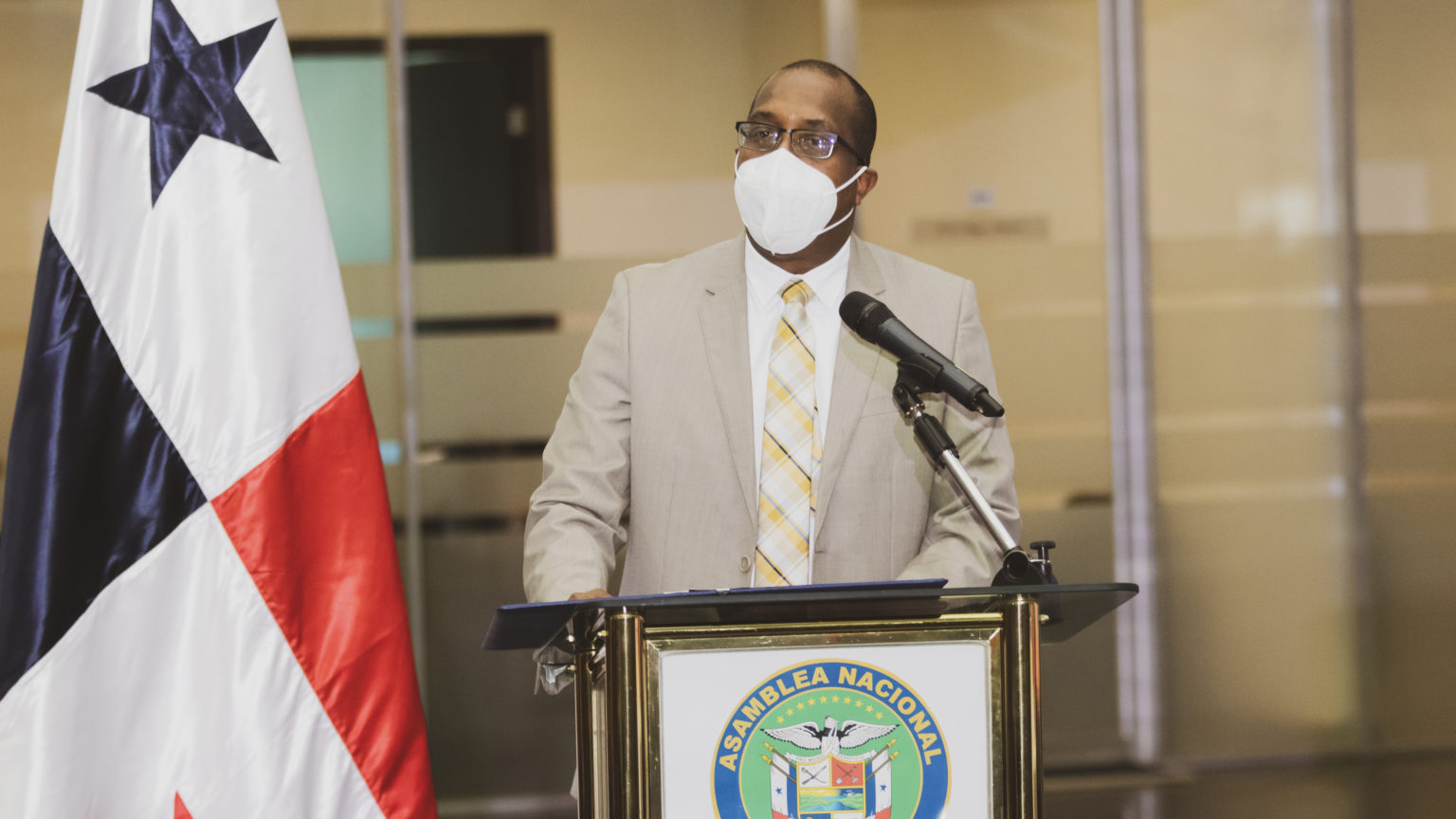 Procurador Caraballo cuestiona violencia contra la mujer y resalta Ley 184