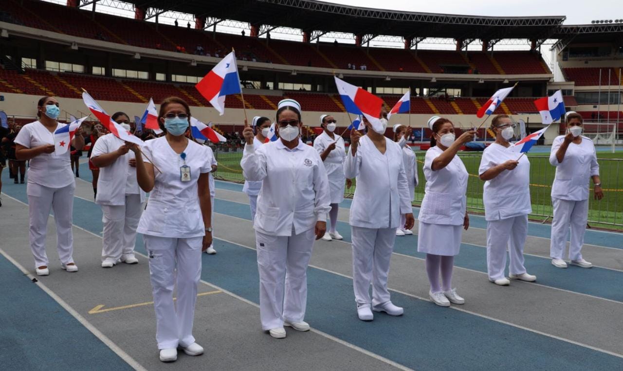 Bandas independientes rinden los honores a la  patria