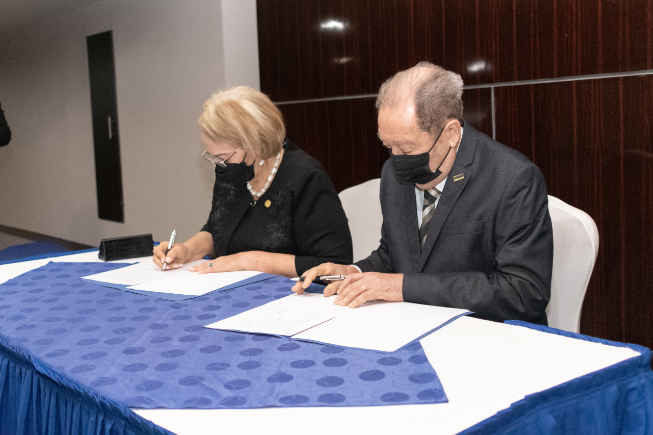 Universidad de Chiriquí firma convenio con Innovación, S. A.