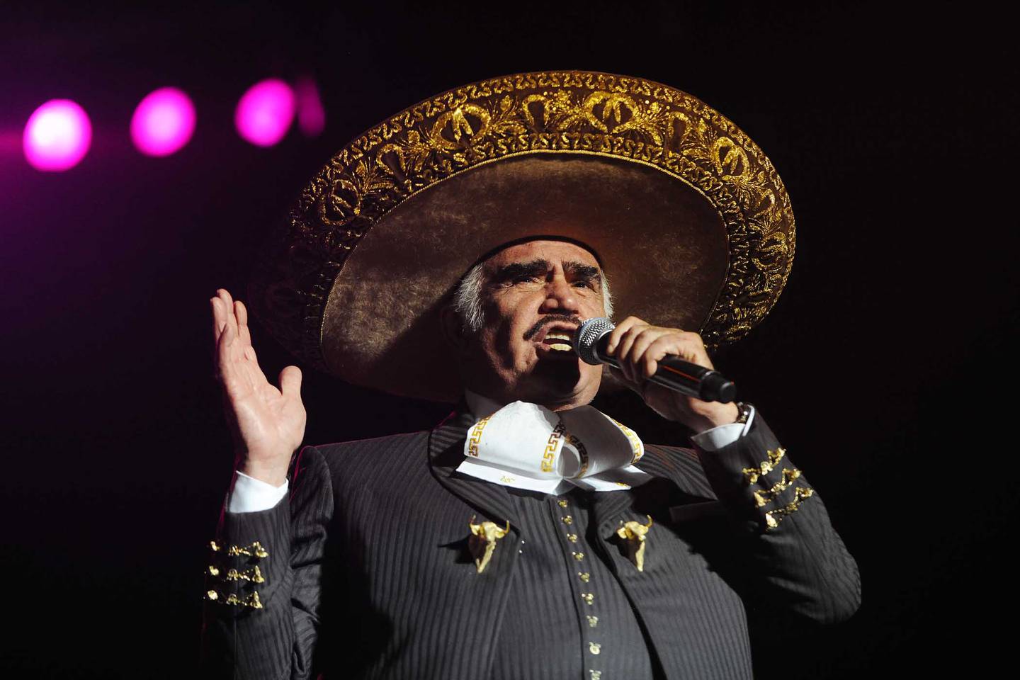 Murió Vicente Fernández,  símbolo de las rancheras mexicana