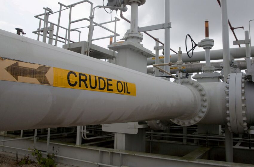  El petróleo sube un 1% antes de la reunión de la OPEP bajo la nube de Omicron