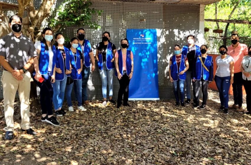  Estudiantes universitarios realizan voluntariado de animales silvestres