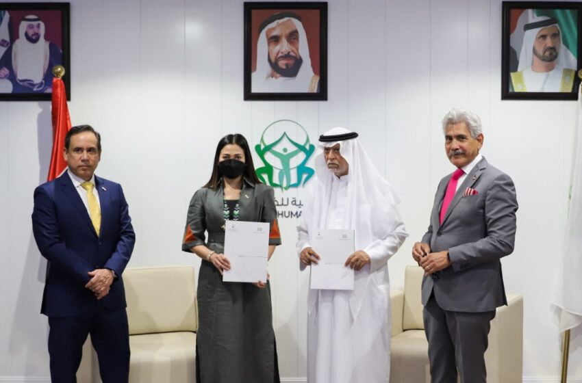  Ministra de Gobierno firma acuerdo con la Ciudad Humanitaria de Dubái