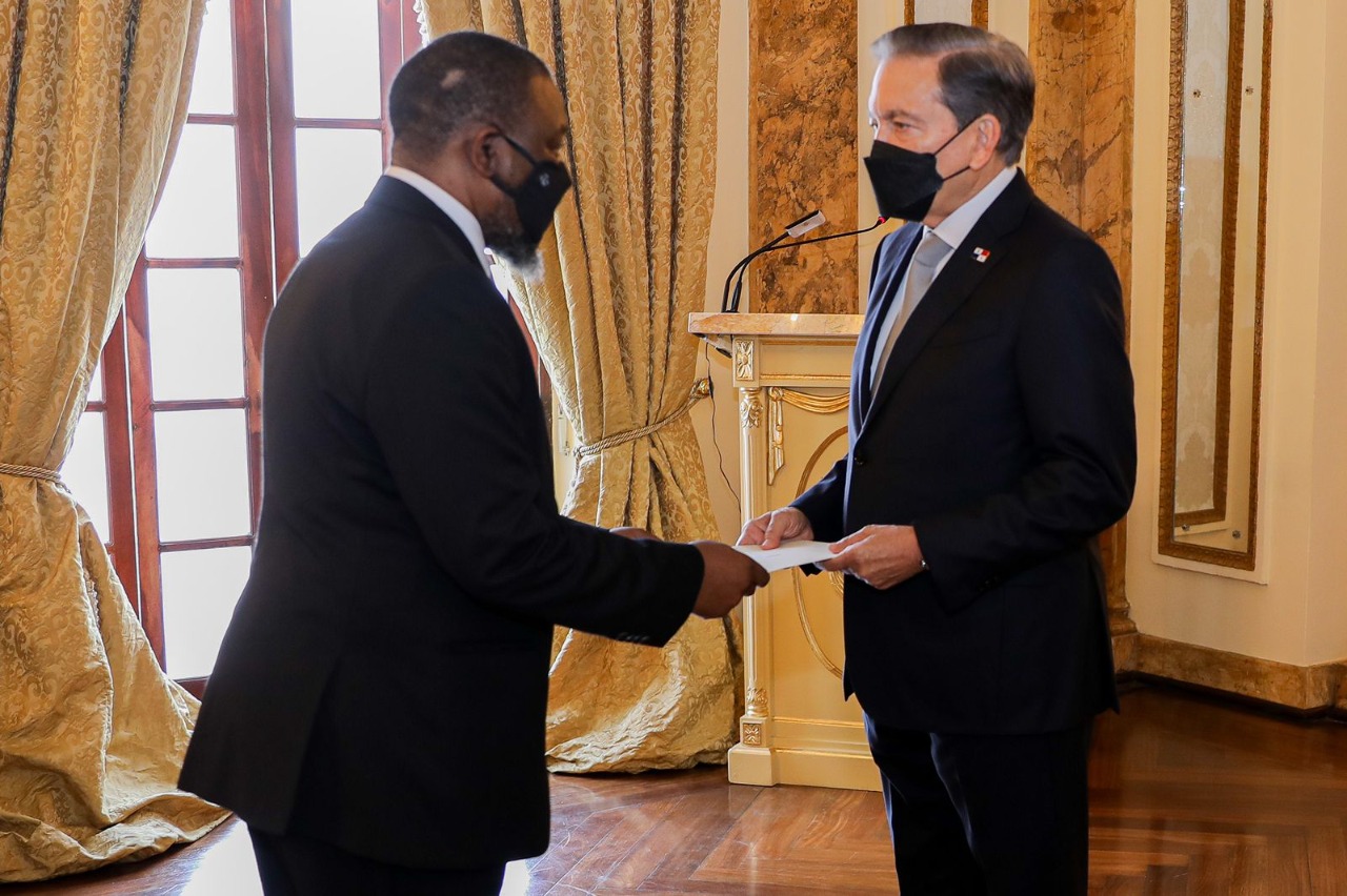 Embajadores presentan sus cartas credenciales al presidente Cortizo Cohen