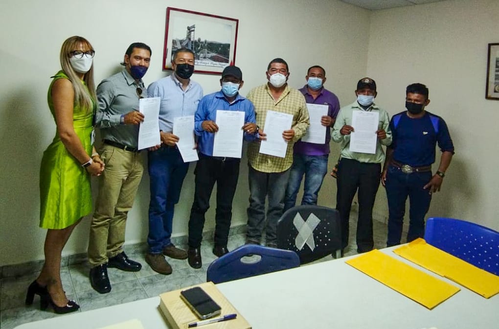 Con la mediación del MITRADEL trabajadores agrícolas firman acuerdo laboral