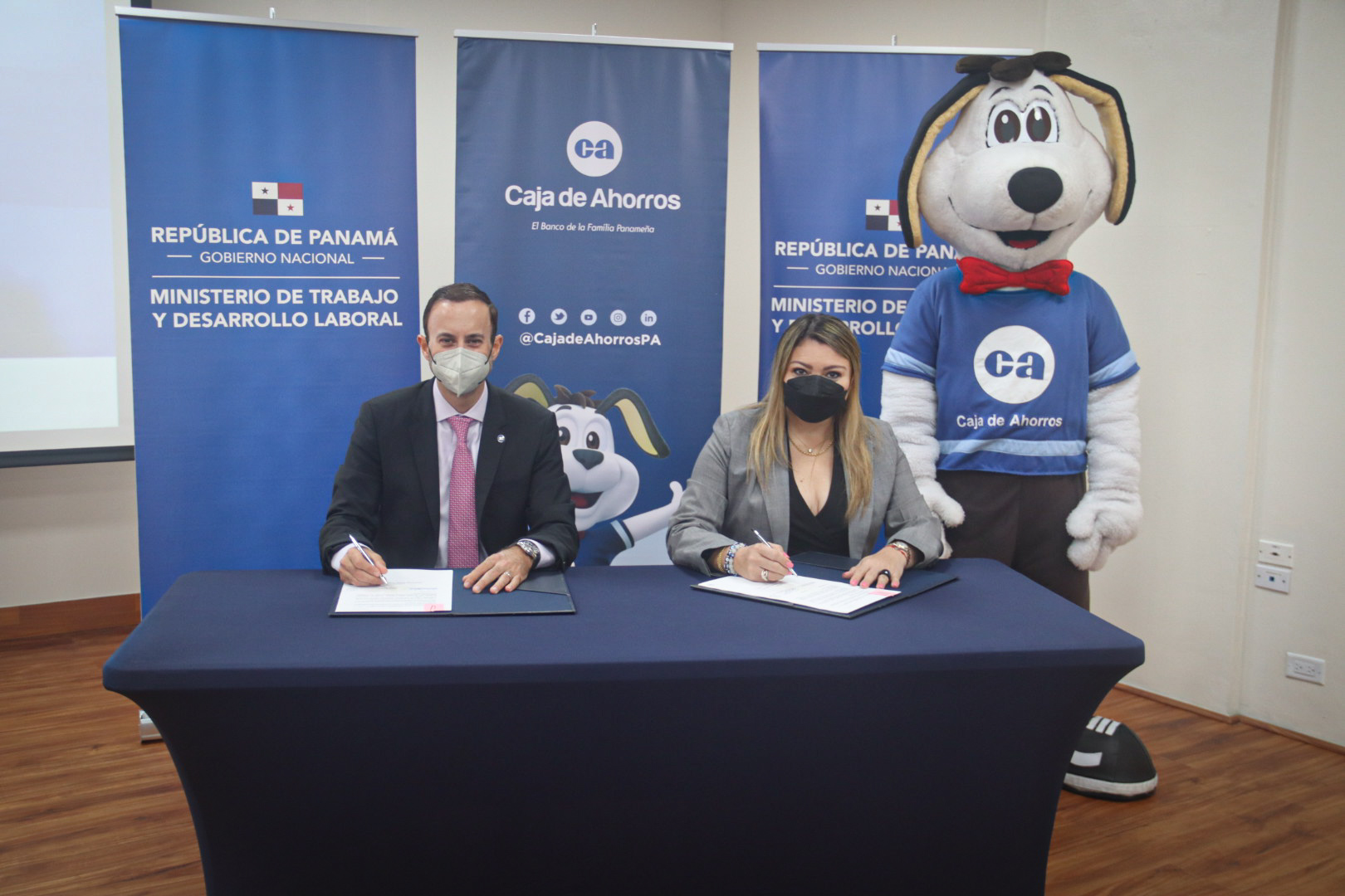 Caja de Ahorros y el Mitradel firman convenio de Apoyo  a la Inserción Laboral