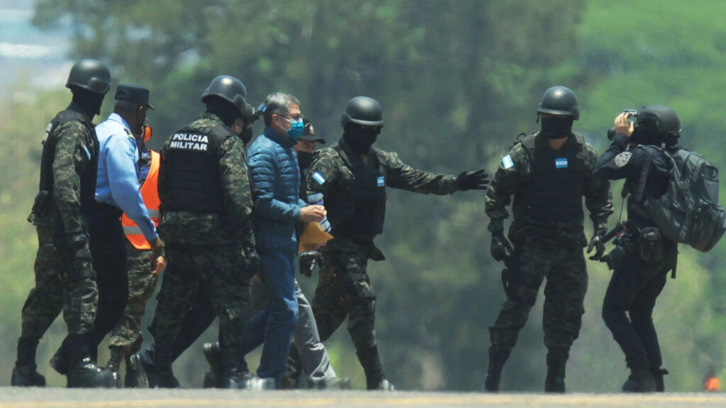 Expresidente hondureño Orlando Hernández es extraditado a Estados Unidos