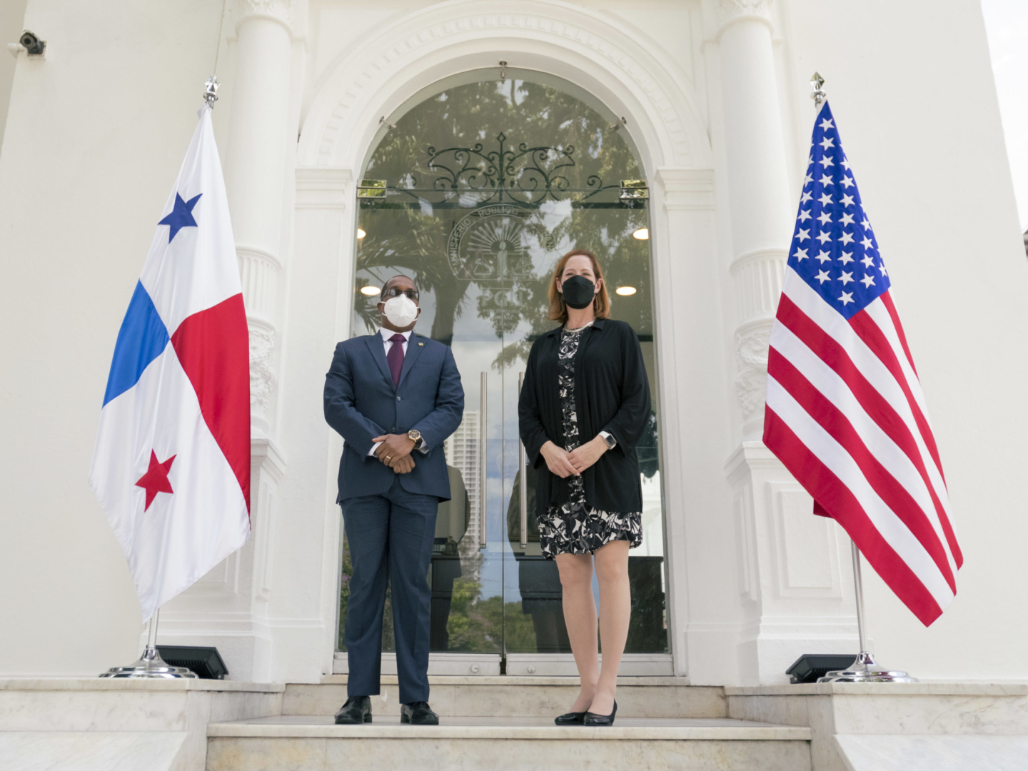 Procurador Javier Caraballo se reúne con delegación de Estados Unidos de América