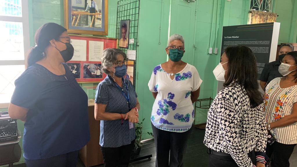 Ministra Giselle Villarrué muestra interés en el Museo Afroantillano
