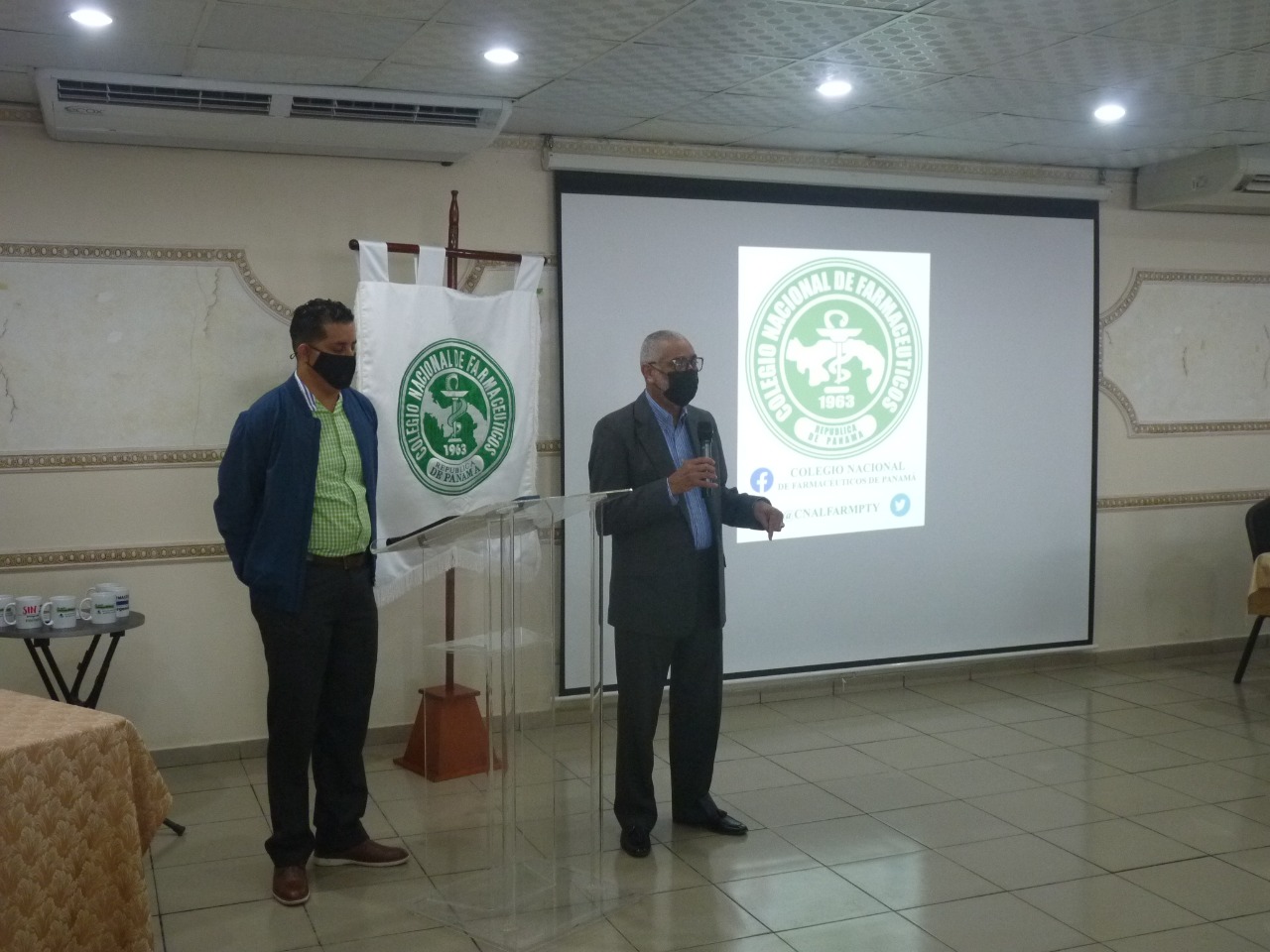 Farmacéuticos se mantienen a la vanguardia de su profesión