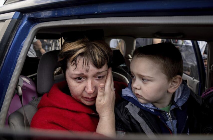  Civiles rescatados de cabeza de planta siderúrgica de Mariupol por seguridad