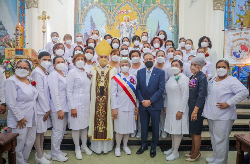  Presidente Cortizo resalta labor de enfermeras al conmemorar su Día Internacional
