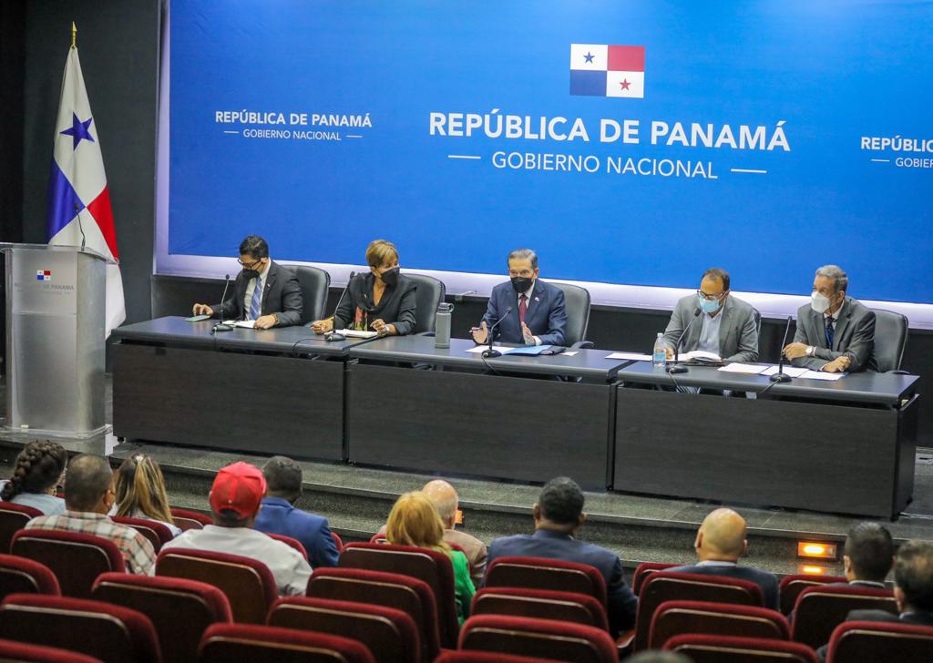 Empresarios y dirigentes de Colón se reúnen con el presidente de la República