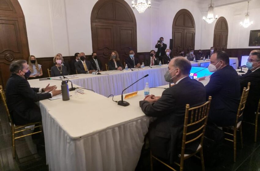  Inversionistas extranjeros se reúnen con el presidente Cortizo Cohen