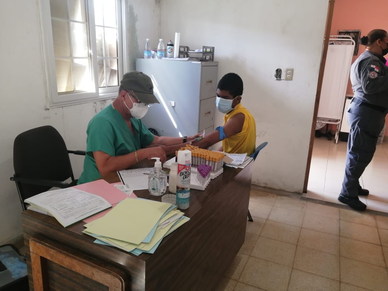 Privados de libertad de Santiago reciben atención médica