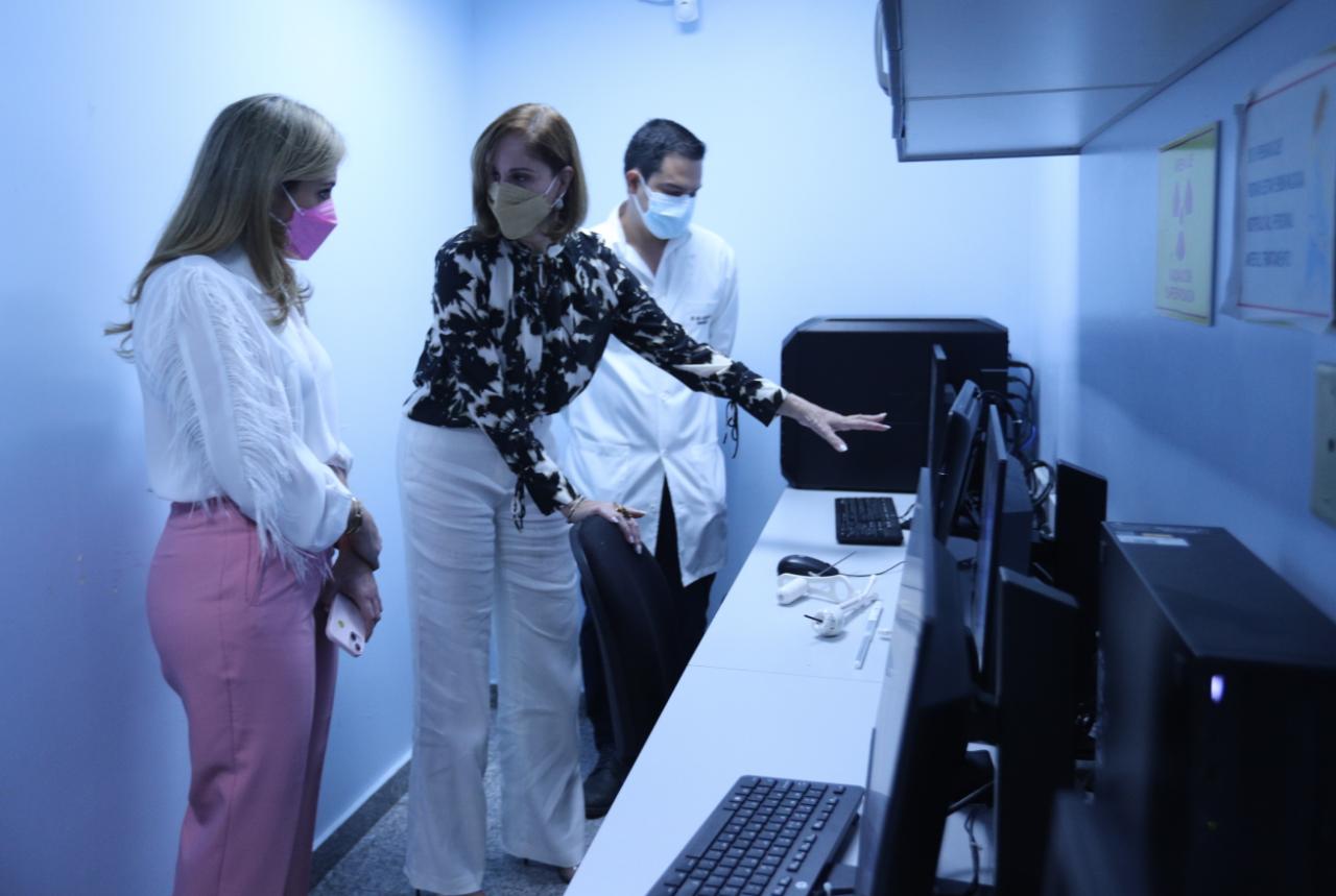 Despacho de la Primera Dama hace donación al Instituto Oncológico Nacional