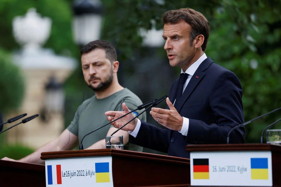 Macron dice depende de Ucrania decidir sobre posibles concesiones territoriales