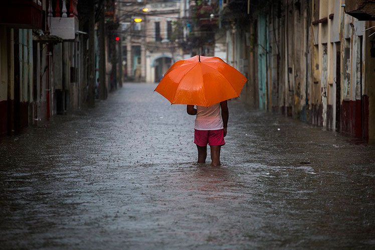  Fuertes lluvias azotan occidente de Cuba