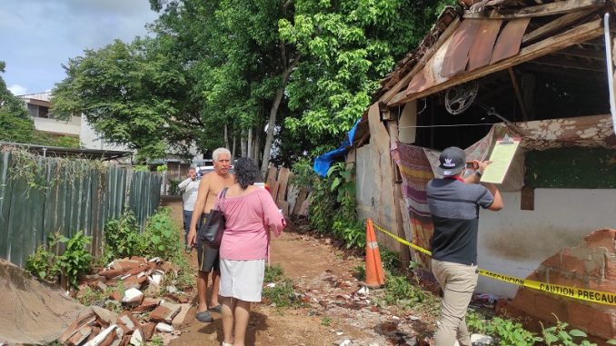  Familia afectada por desplome de pared en Chitré, reciben apoyo del MIVIOT