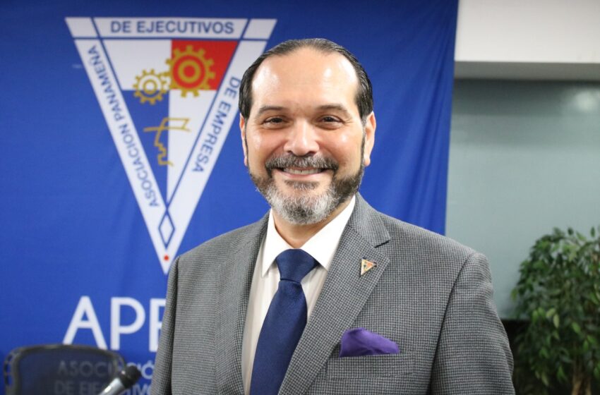  Temístocle Rosas electo nuevo presidente de APEDE