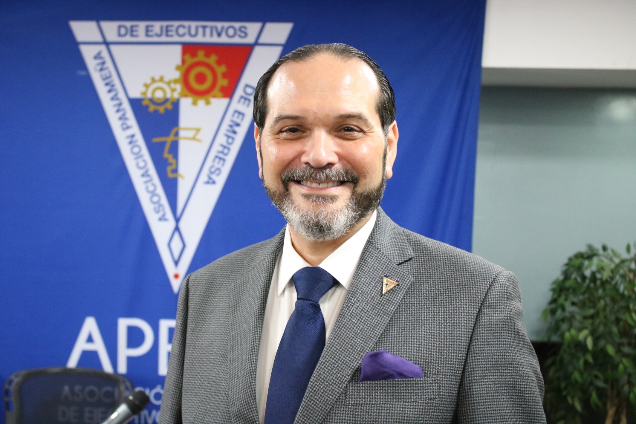 Temístocle Rosas electo nuevo presidente de APEDE