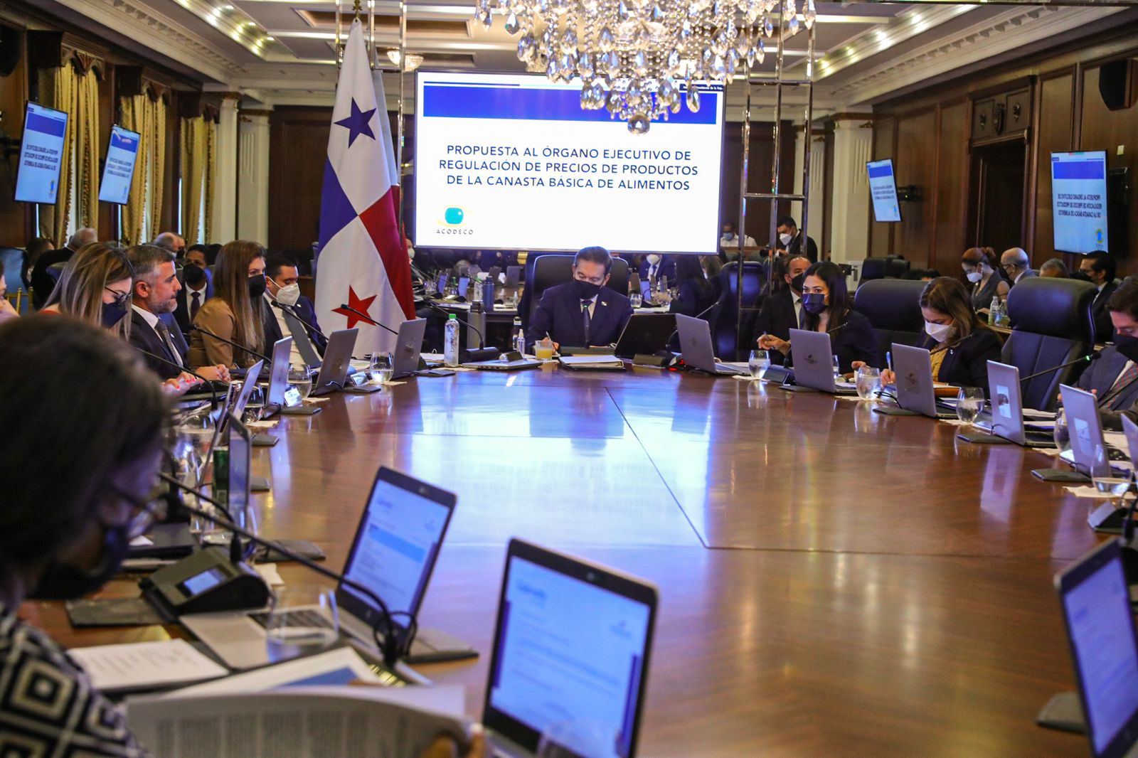 Gobierno aprueba congelar 10 productos de la canasta básica de alimentos