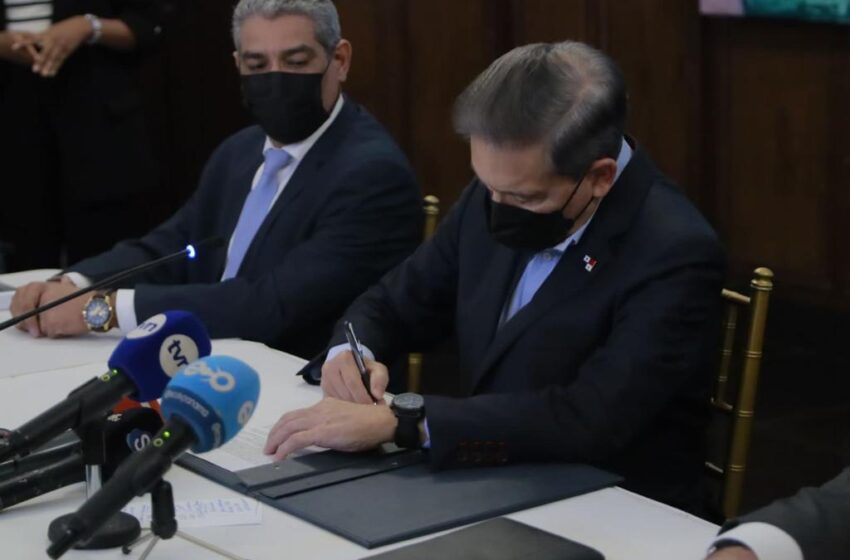  Presidente Cortizo firma decreto sobre apertura del mercado de medicamento