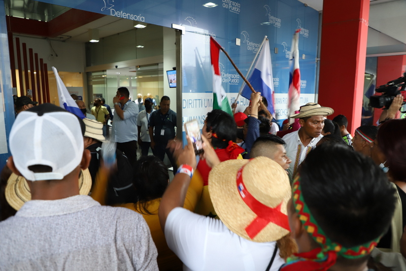  Protestan en sede de la Defensoría del Pueblo de Panamá