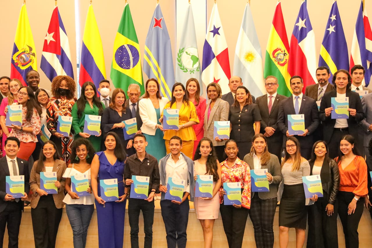 Ministra del Mides presenta nueva Política Pública de Juventud en Panamá