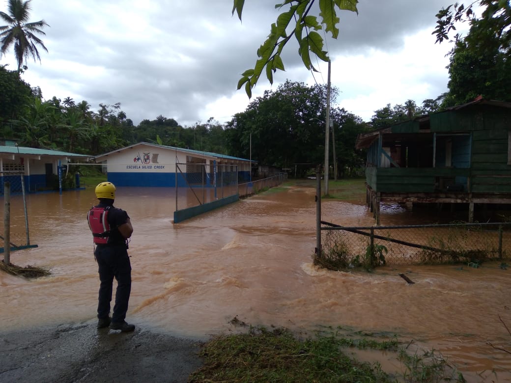 Sinaproc evalúa daños por inundaciones en Chiriquí, ayudan a familias afectadas