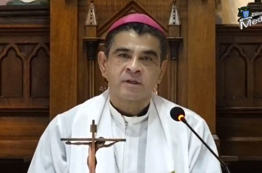  Policía de Nicaragua detiene a obispo y otros sacerdotes en redada