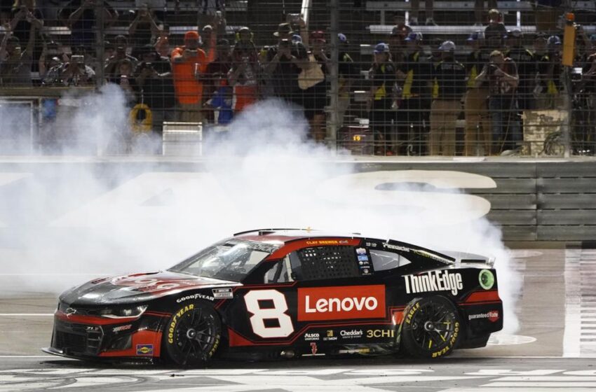  Reddick gana la carrera de playoffs de NASCAR en Texas