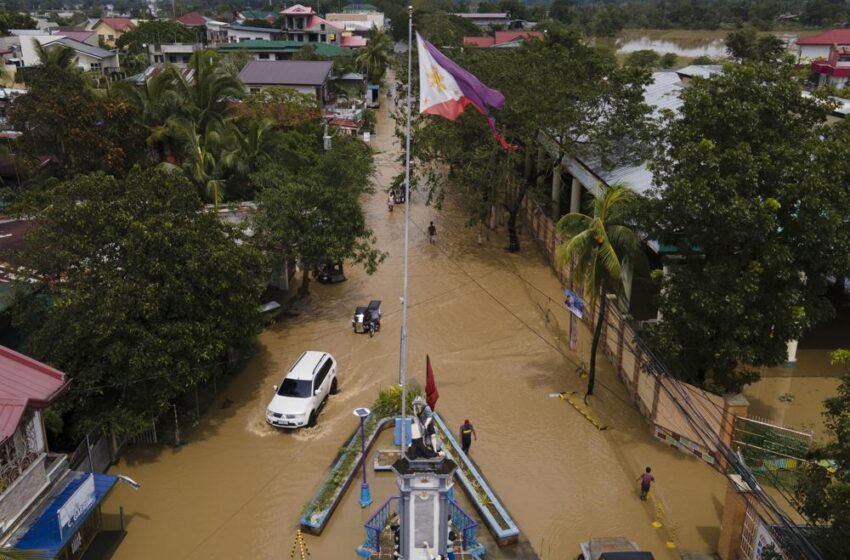  ElTifón azota en Filipinas y deja 5 rescatistas muertos