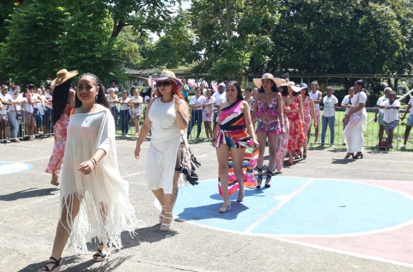  Colección de verano engalanan desfile de modas en Cefere
