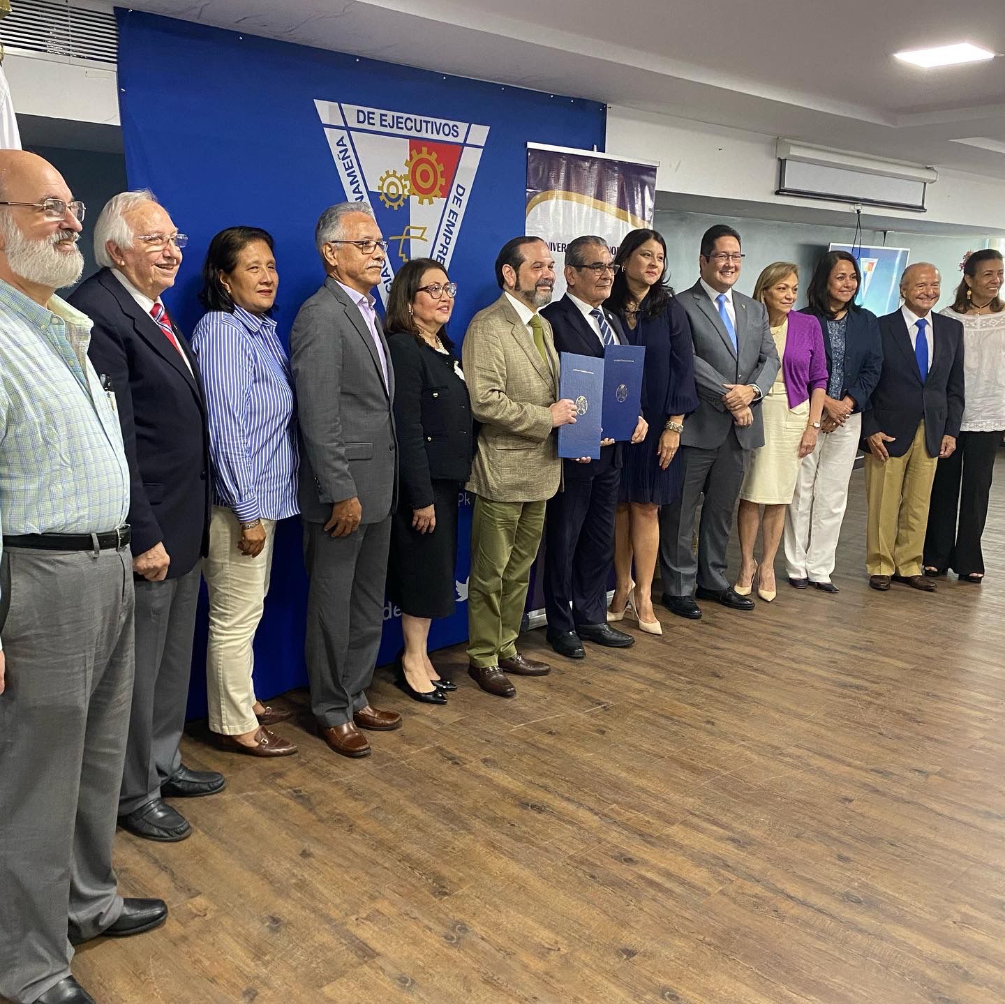 APEDE y la UTP firman convenio de cooperación académica y científica