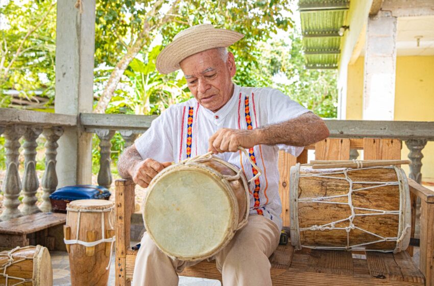  Eligio Tejedor, el maestro artesano que preserva el folclor y fabrica tambores