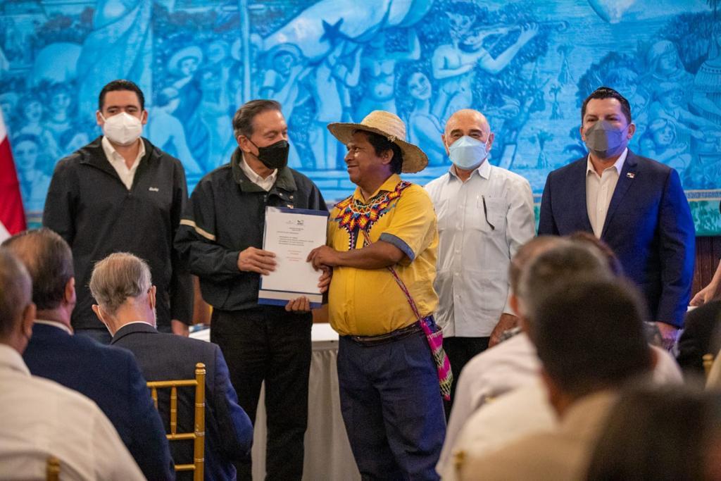 Entregan proyectos por B/.17,049,145.48 de inversión para los municipios