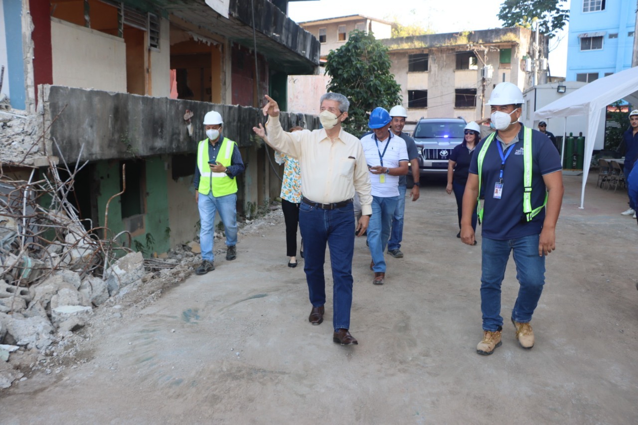 Miviot sigue derribando edidificios condenados en Calidonia