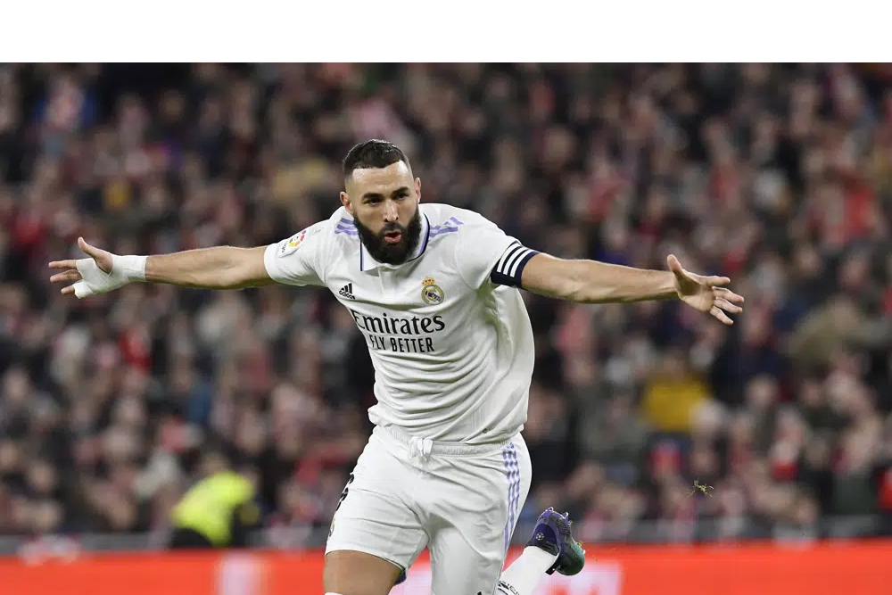 Karim Benzema sigue marcando gol, Madrid se mantiene cerca del Barcelona