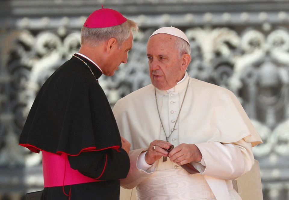 Papa Francisco se reúne con arzobispo Georg Ganswein