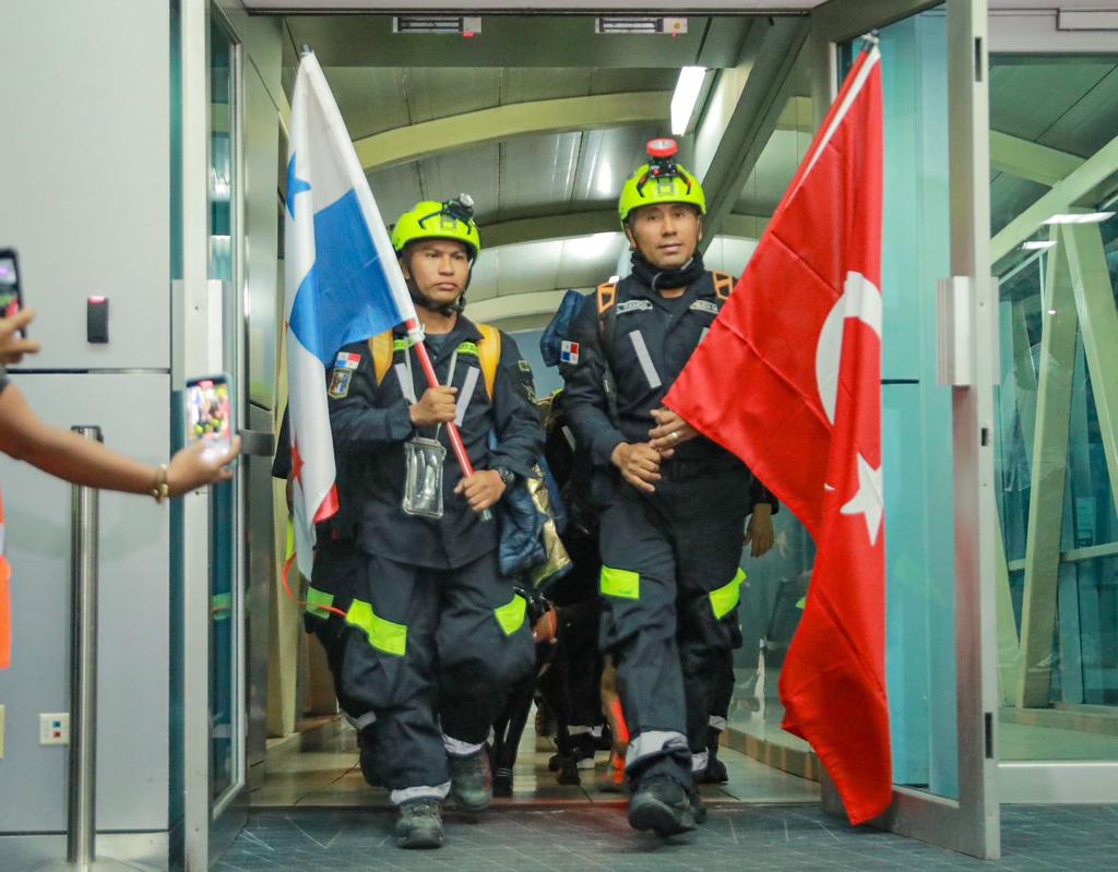 Retornan rescatistas panameños luego de apoyar tras el sismo de Turquía
